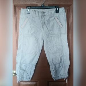 Hollister khaki summertime capris size M